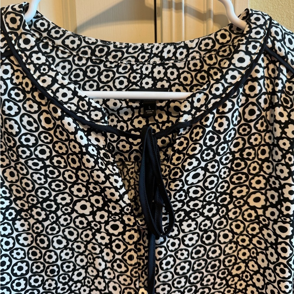 Talbots Long Sleeve Black White Floral Tie Button Down Blouse Sz L - Picture 10 of 12
